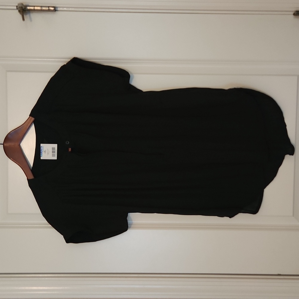 Black short sleeve 3 button Vera Wang blouse
